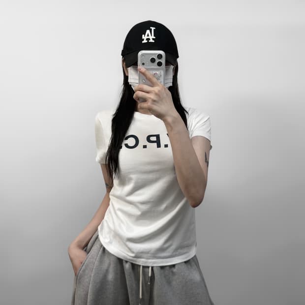 아페쎄 A.P.C 스펠 로고 반팔티 화이트
