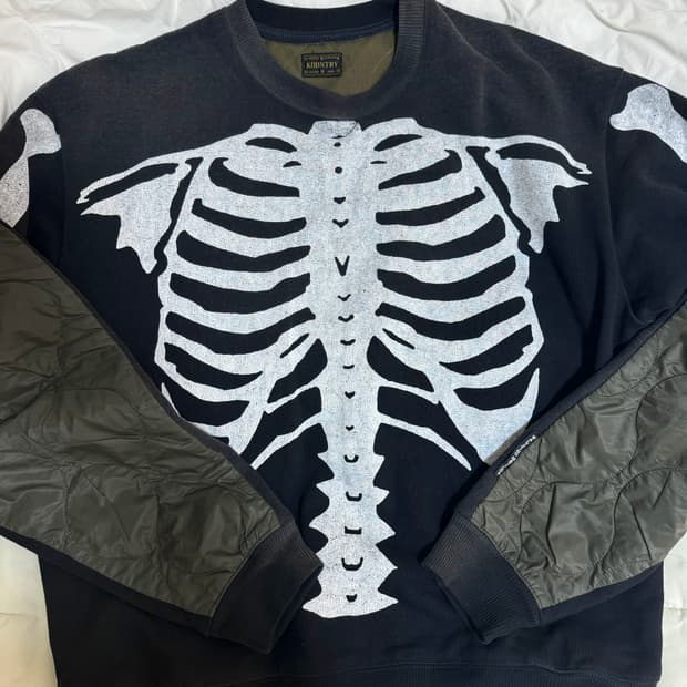 [1] 캐피탈 본 퀼팅 맨투맨