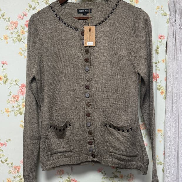 단추 포인트 가디건