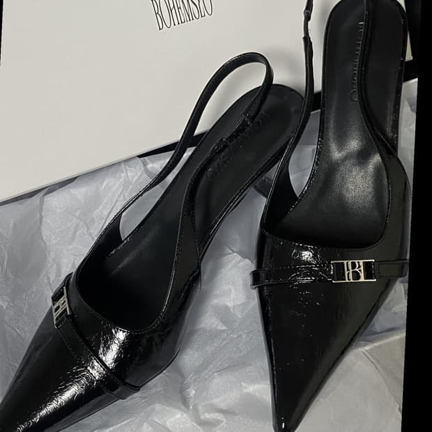 보헤미안서울 메탈라벨 슬링백 구두255