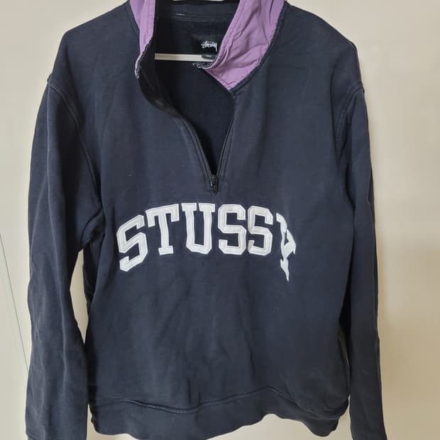 스투시 카라넥 맨투맨  105정 하자있음

남성 105

