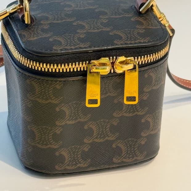 셀린느 트리오페 베니티