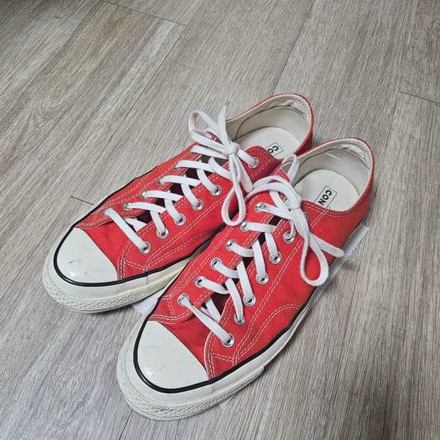 컨버스 척70 에나멜 레드 285 팝니다.