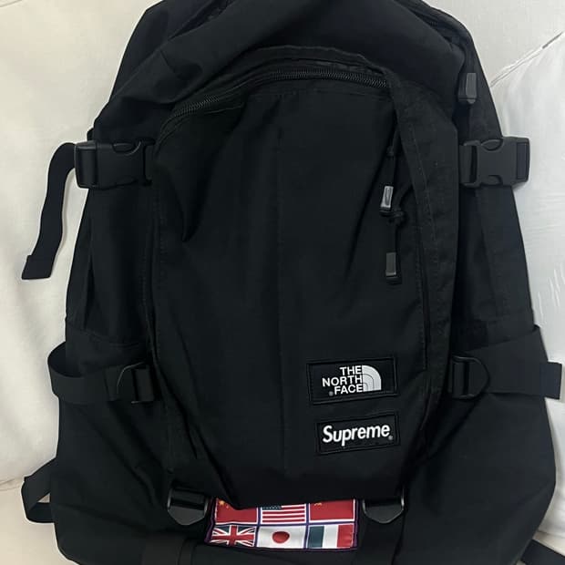 슈프림 x 노스페이스 14ss 익스패디션 국기 백팩