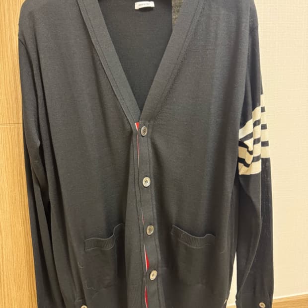 (새상품급)톰브라운 메리노울 가디건 팝니다.