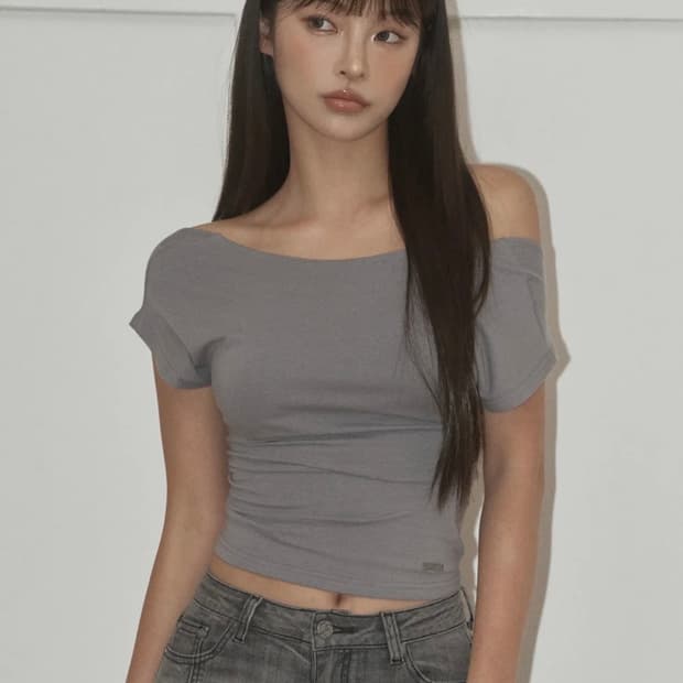 새상품 카키포인트 백 스트랩 티셔츠 그레이 