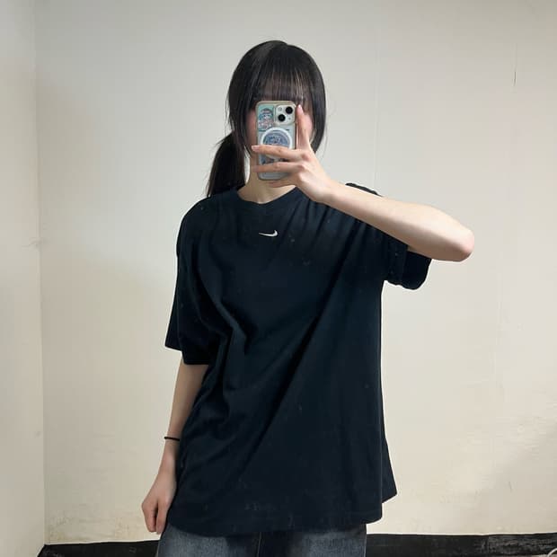 Nike center logo black t-shirt