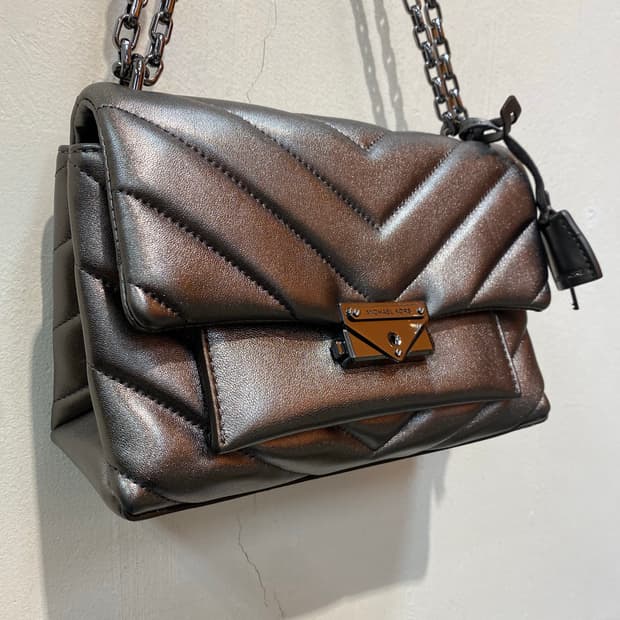 마이클 코어스(Michael Kors)양가죽 미디엄 메탈릭 숄더백