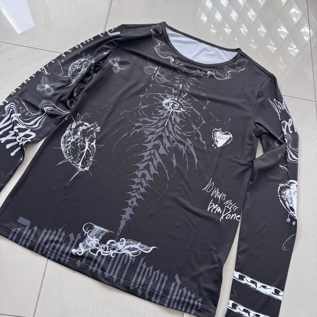 SECOND SKIN 두 번째 피부