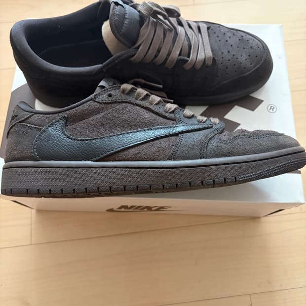 조던1x트래비스 스캇 콜라보 벨벳 다크모카 280판매합니다