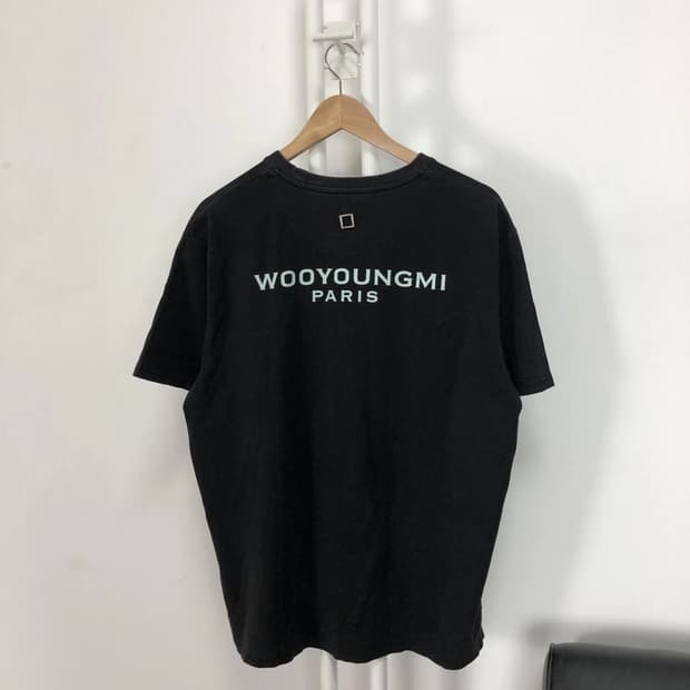 우영미 백로고 반팔 블랙