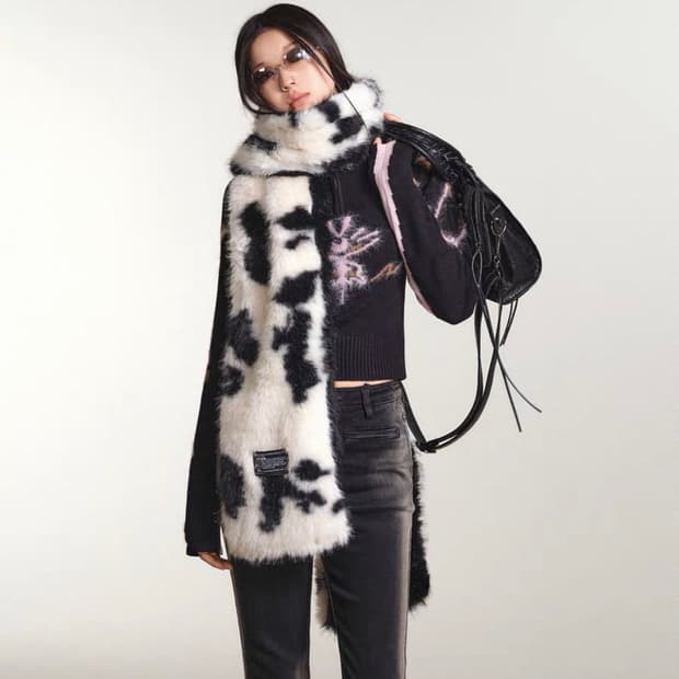 애니멀 프린트 페이크퍼 머플러 cow print muffler
