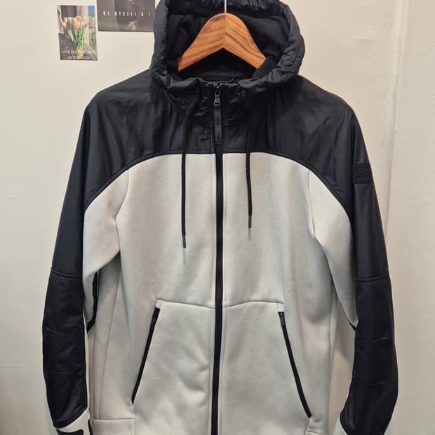 언더아머 스웨킷 후드집업 블랙/화이트 색상 
사이즈  실측  가슴단면 5