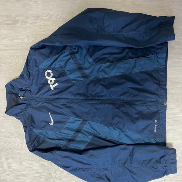 나이키 스톰핏 바람막이 M