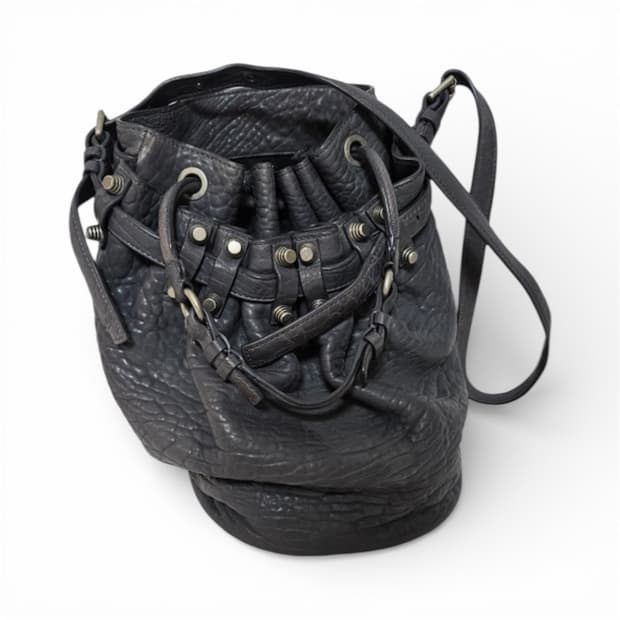 알렉산더왕 스터드 버킷백(쥐색)