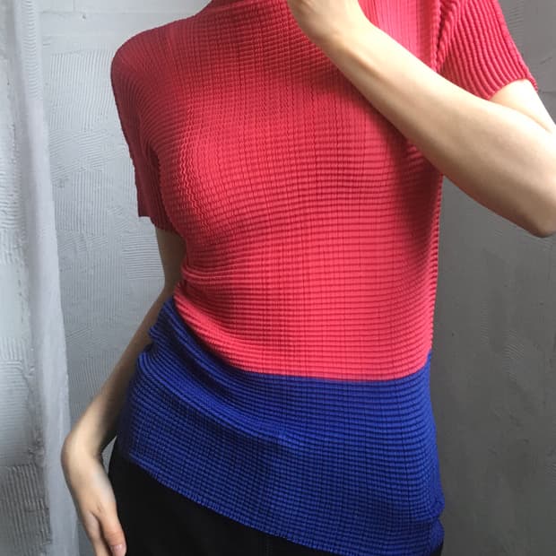 Issey Miyake 이세이미야케 화이트라벨 레드-블루 플리츠 탑