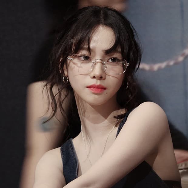 에스파 카리나 무테 안경 대만 팬미팅 연예인 선글라스 미우미우 크롬하츠