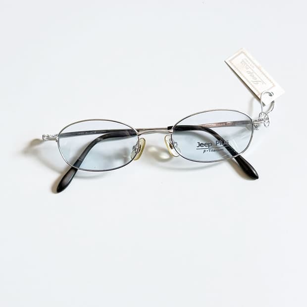 Jeep Plus 실버 티타늄 슬림 오벌 프레임 빈티지 틴트 안경