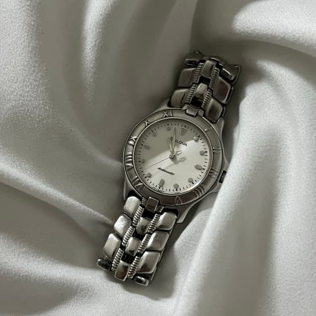 부로바 앰배서더 쿼츠 시계