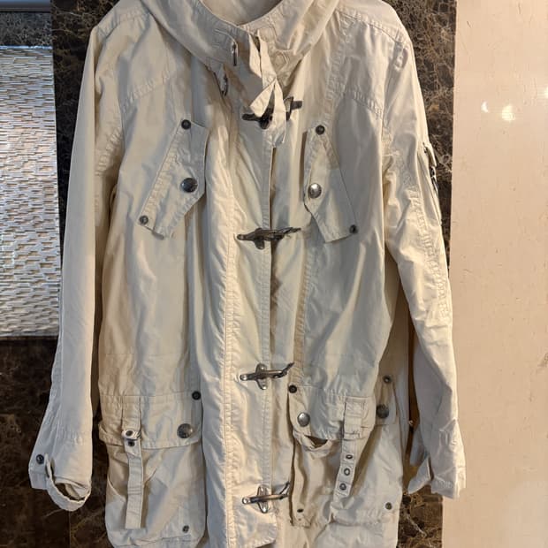 아이보리색 후드 야상 점퍼