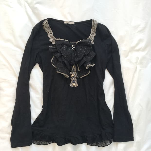 axes femme 액시즈팜 리본 프릴 티셔츠