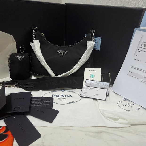 [새상품급, 24년식] 프라다 리에디션 테수토 은장 체인 호보백 
