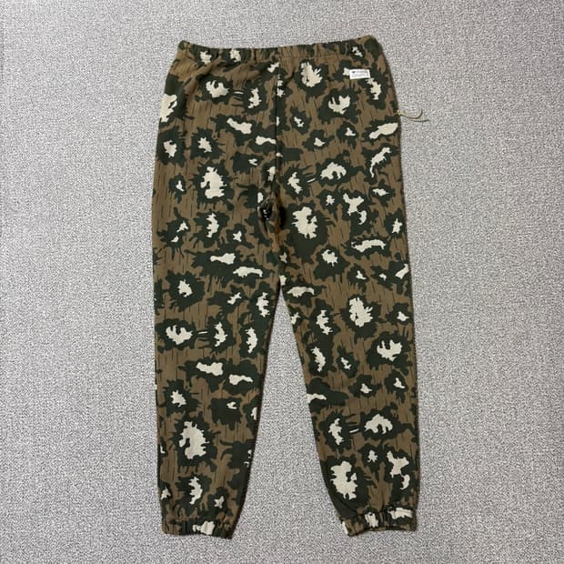 아디다스 오리지널 카모 스웻팬츠 110