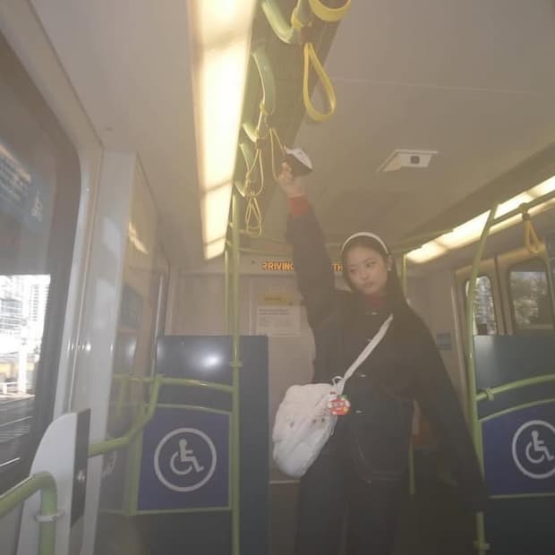 [하니 착용] QUILTED CROSS BAG IVORY