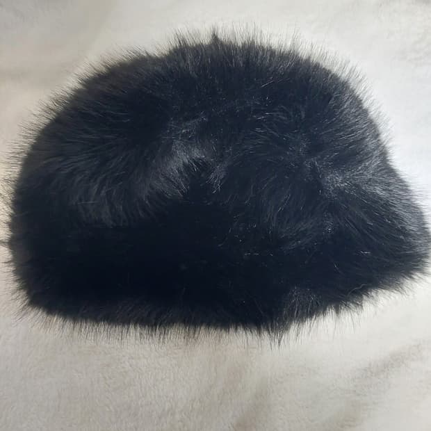 페이크 퍼 블랙 버킷햇