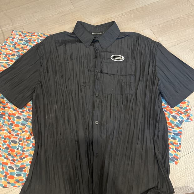 ESC STUDIO 플리츠 셔츠 블랙