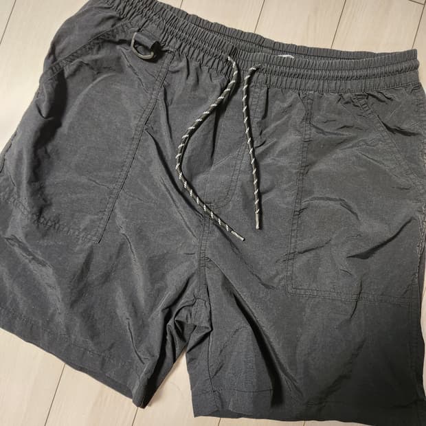 코드그라피 나이론 밴딩 반바지 사이즈L

세탁으로 인한 사용감 외에 오염