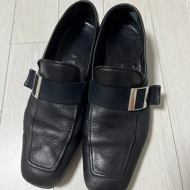 Prada 버클로퍼 270