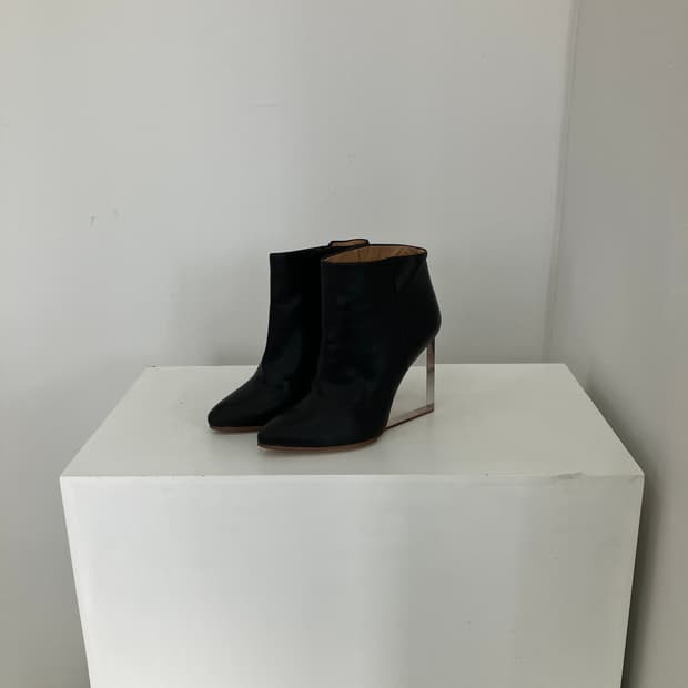 마르지엘라 플랙시글래스 웨지 앵클 부츠