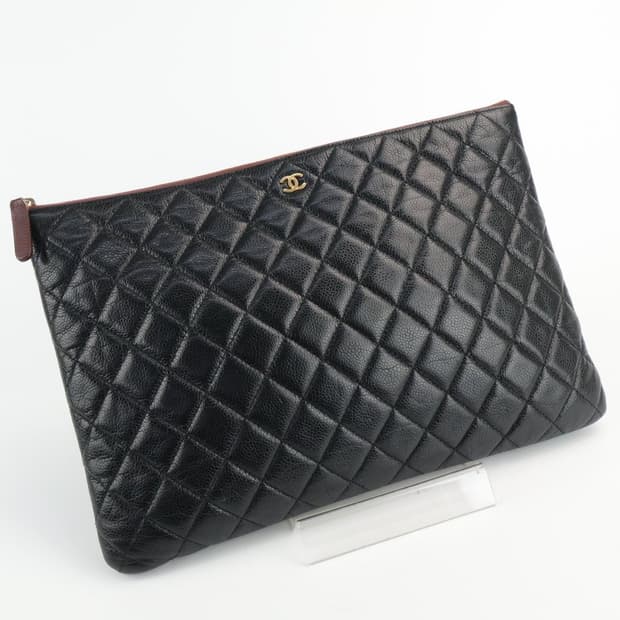 샤넬 클래식 캐비어 클러치백