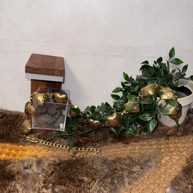 Gold oriental heart charm chain belt