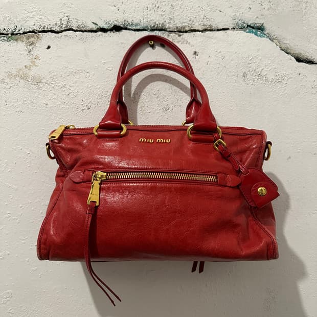 미우미우 비텔로 샤인 모터백 레드