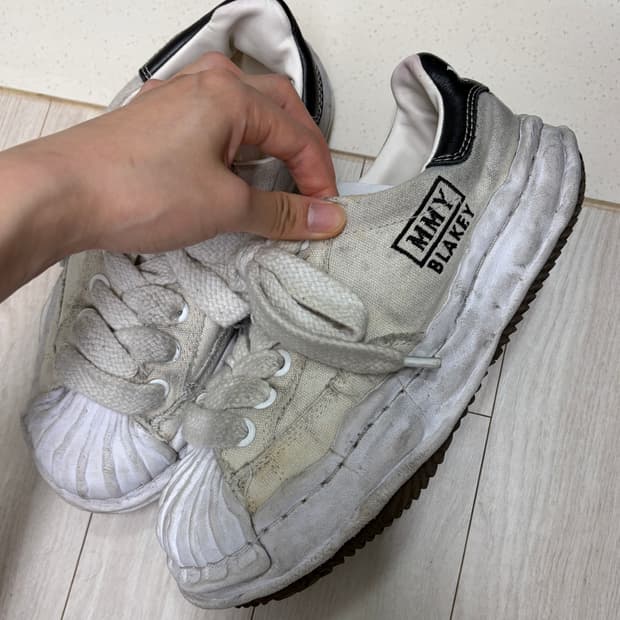 메종 미하라 야스히로 블레이키 OG 솔 캔버스 로우탑 스니커즈 화이트