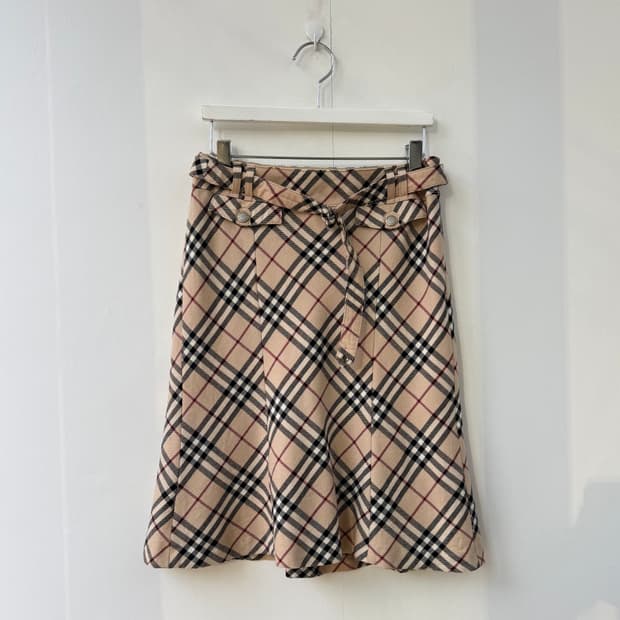 버버리 블루라벨 베이지 노바체크 벨티드 미디스커트