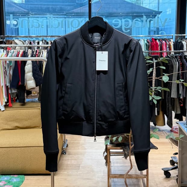 띠어리 블랙 구스다운 봄버 자켓 