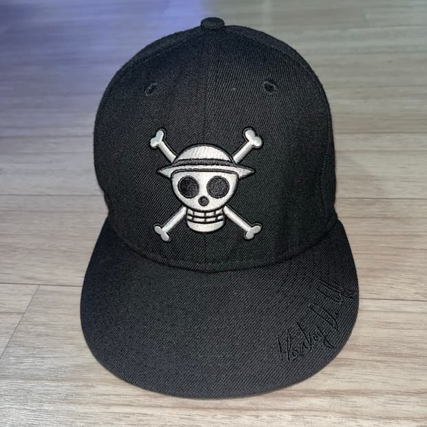 뉴에라 원피스 콜라보 스냅백