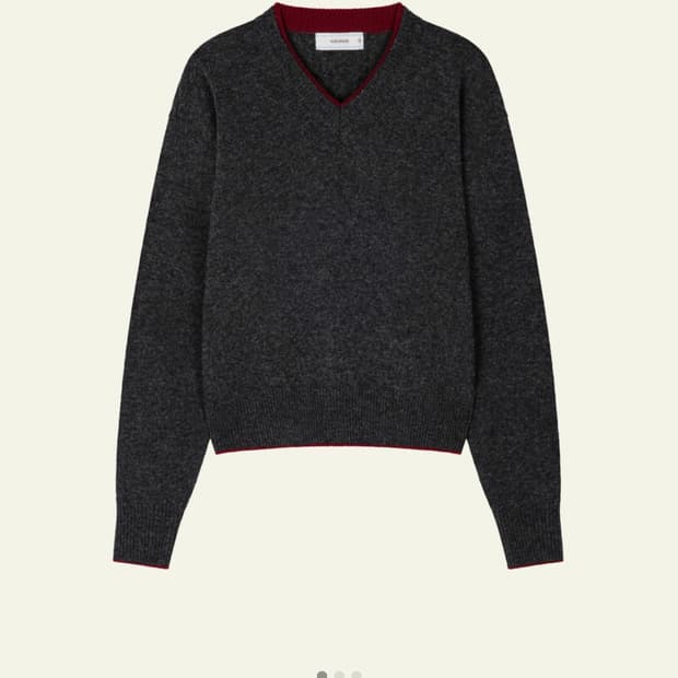 웨이비니스 브이넥 니트