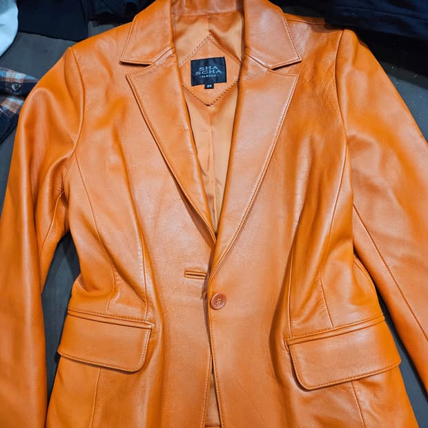 레더 오렌지 자켓