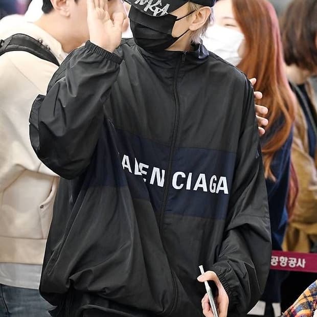 발렌시아가 바람막이