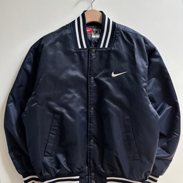 Nike 나이키 스우시 네이비컬러 새틴 스타디움 자켓