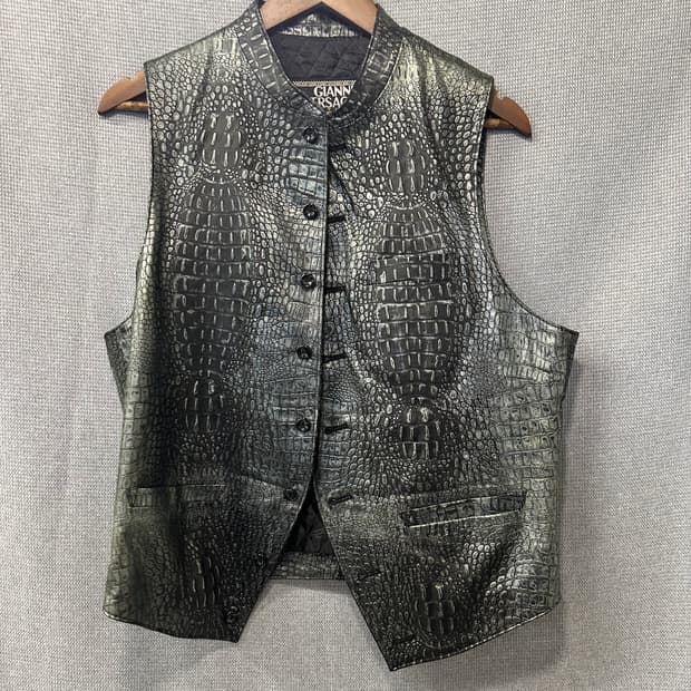 GIANNI VERSACE 크로커 엠보 레더 베스트