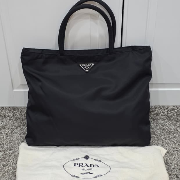 프라다 포코노 나일론 토트백 (남녀공용)