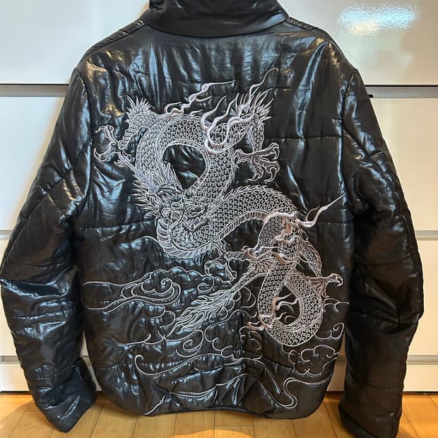 카라쿠리 타마시 오리엔탈 용 자수 패딩