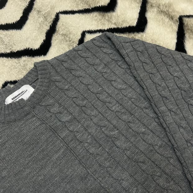 [L]노매뉴얼 비대칭 케이블 오버핏 트님 니트/그레이