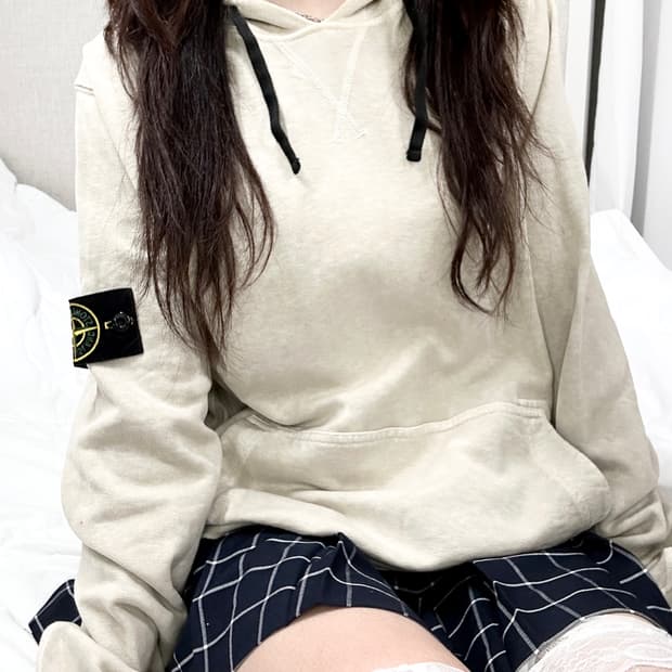 스톤아일랜드 베이지 피그먼트 와펜 후드