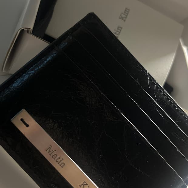 마뗑킴 글로시 슬림 메탈 카드 홀더 블랙